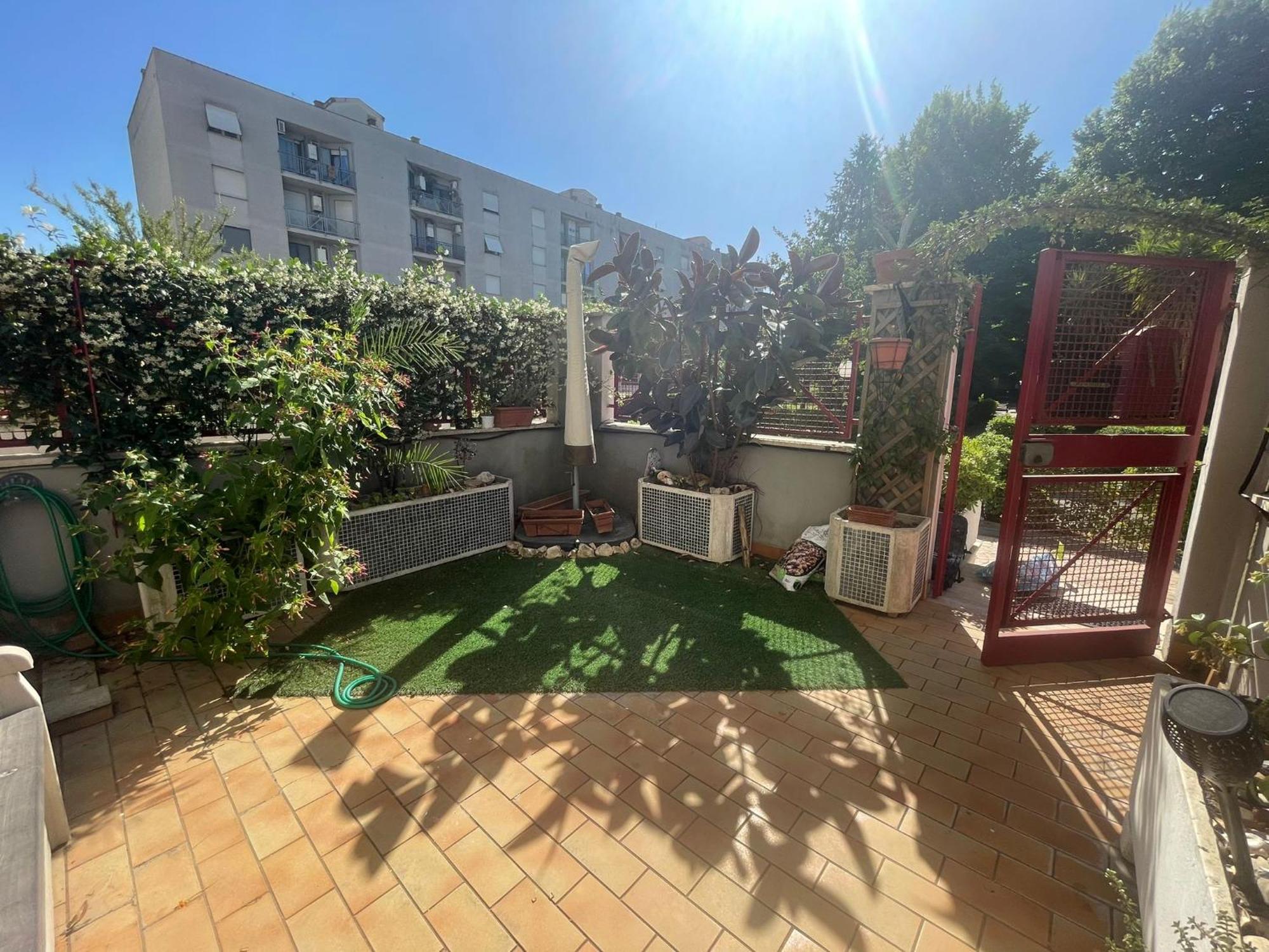 רומא Intero Appartamento Con Giardino E Parcheggio מראה חיצוני תמונה