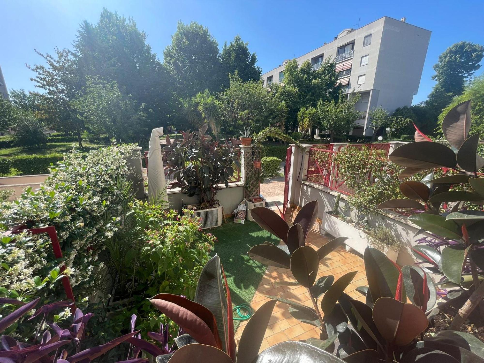 רומא Intero Appartamento Con Giardino E Parcheggio מראה חיצוני תמונה