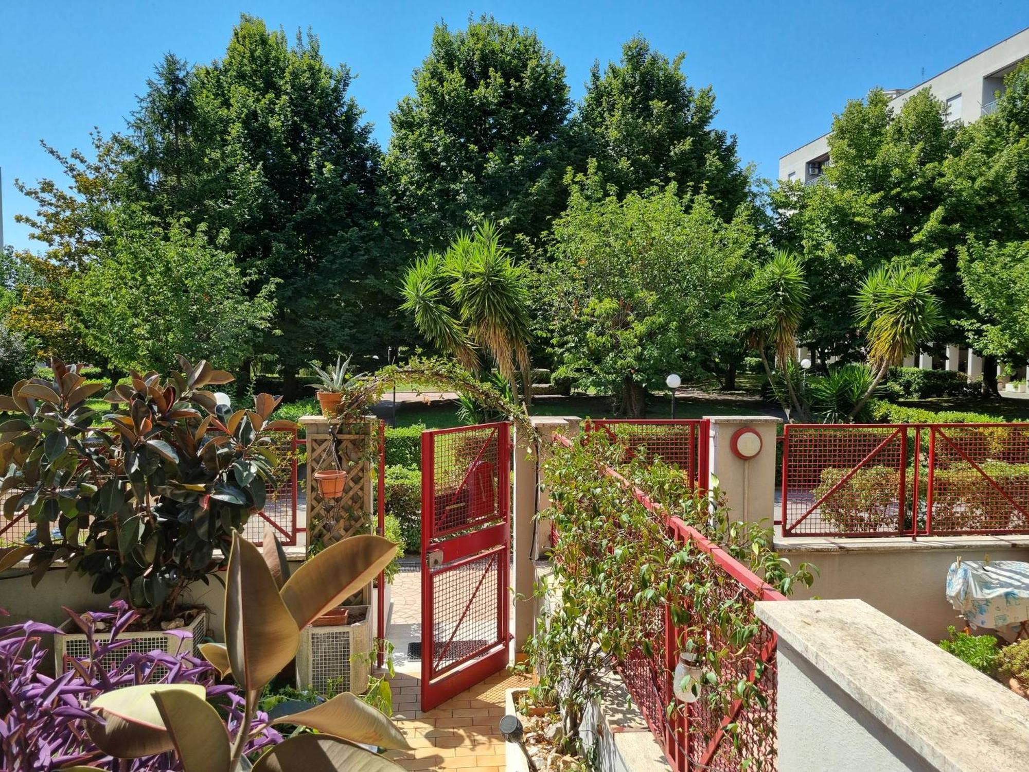 רומא Intero Appartamento Con Giardino E Parcheggio מראה חיצוני תמונה